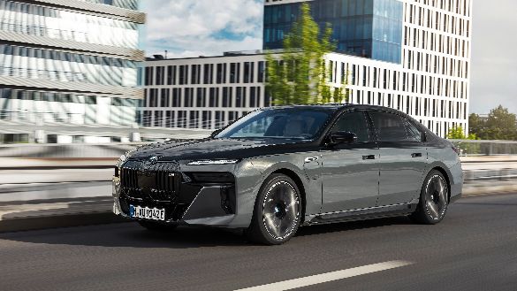 BMW M760e Limuzyna