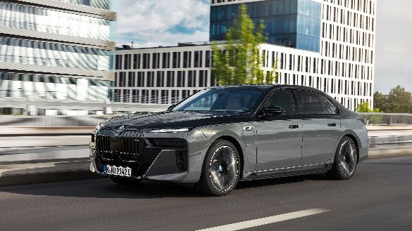 BMW M760e Limuzyna