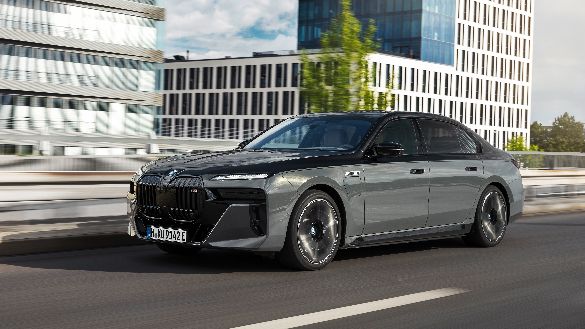 BMW M760e Limuzyna