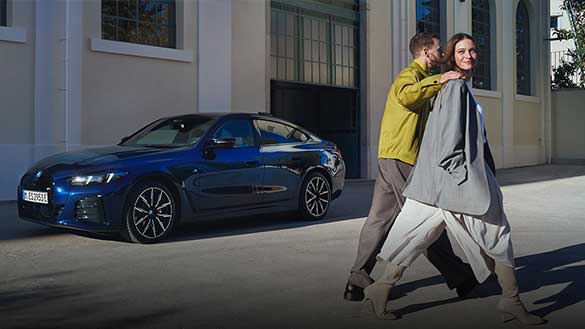 Specjalne finansowanie na serwis i części. Para cieszy się z oferty.