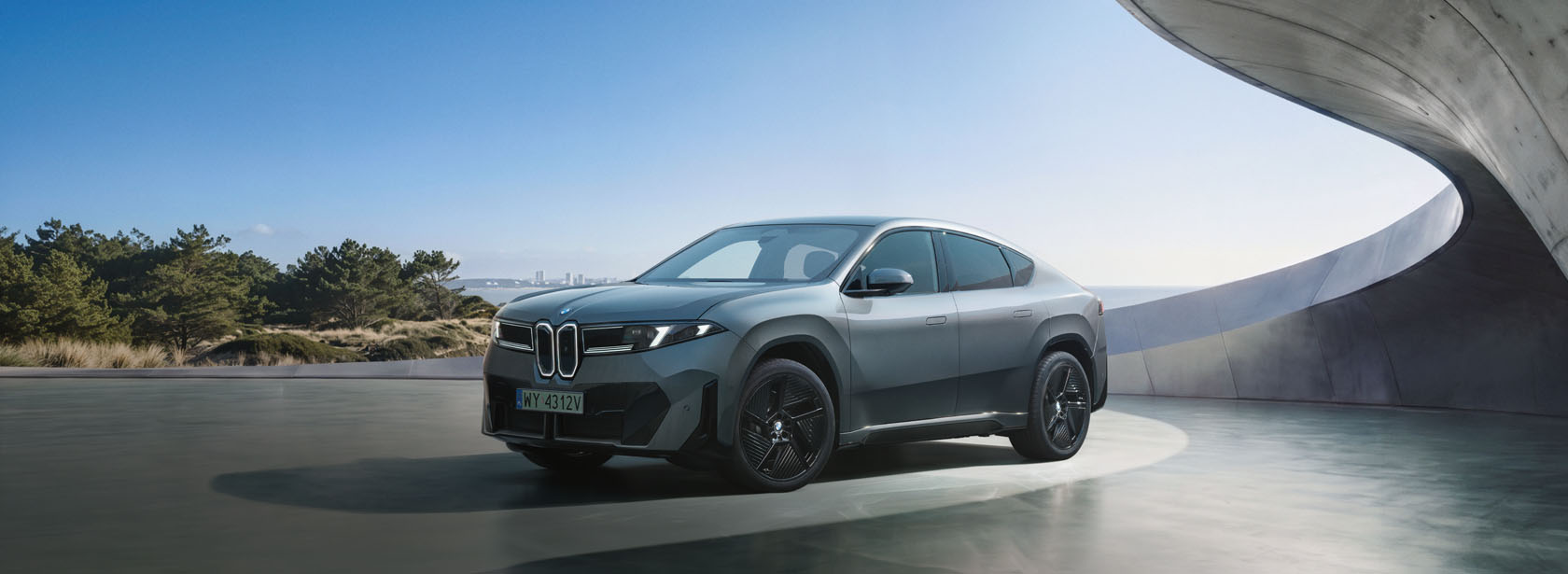 Nowe BMW iX4.