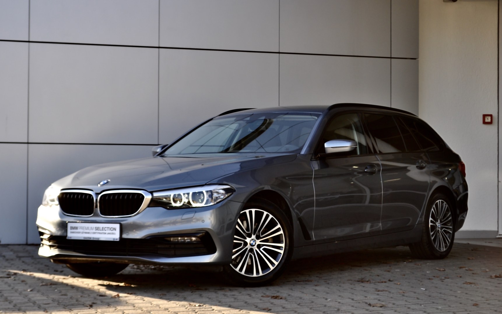 BMW Serii 5 Touring Jasnoszary Autoryzowany Serwis BMW