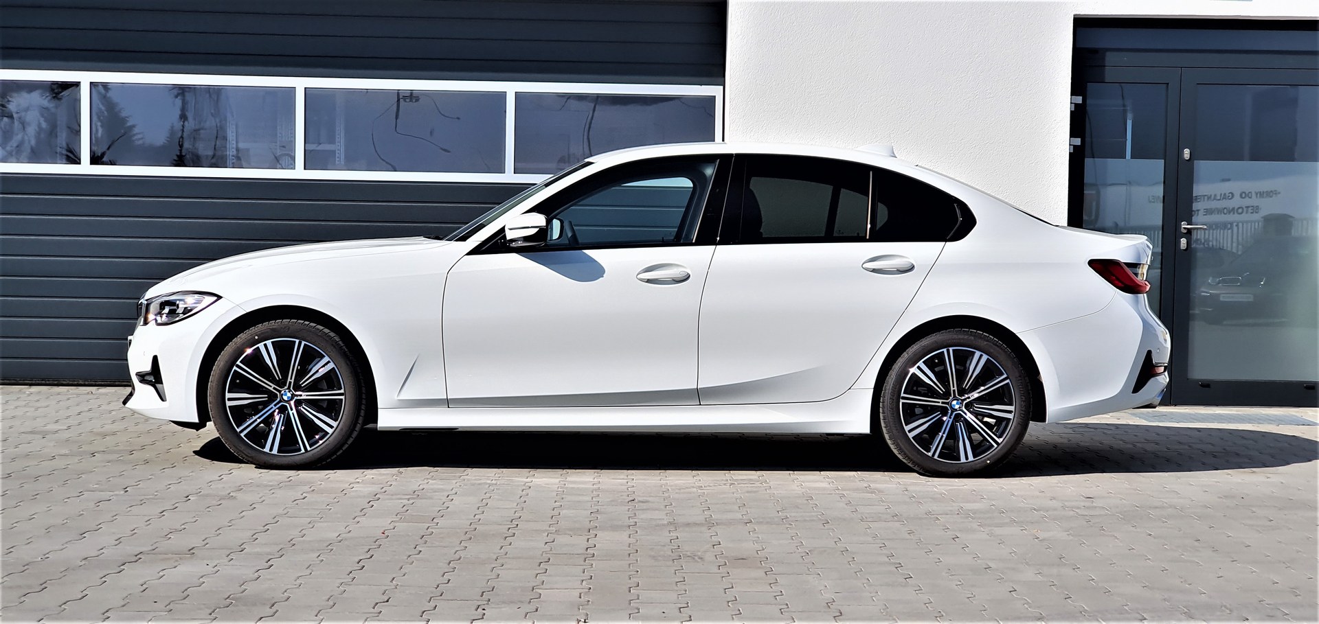 BMW Serii 3 Limuzyna 320d xDrive Sport Line Biały